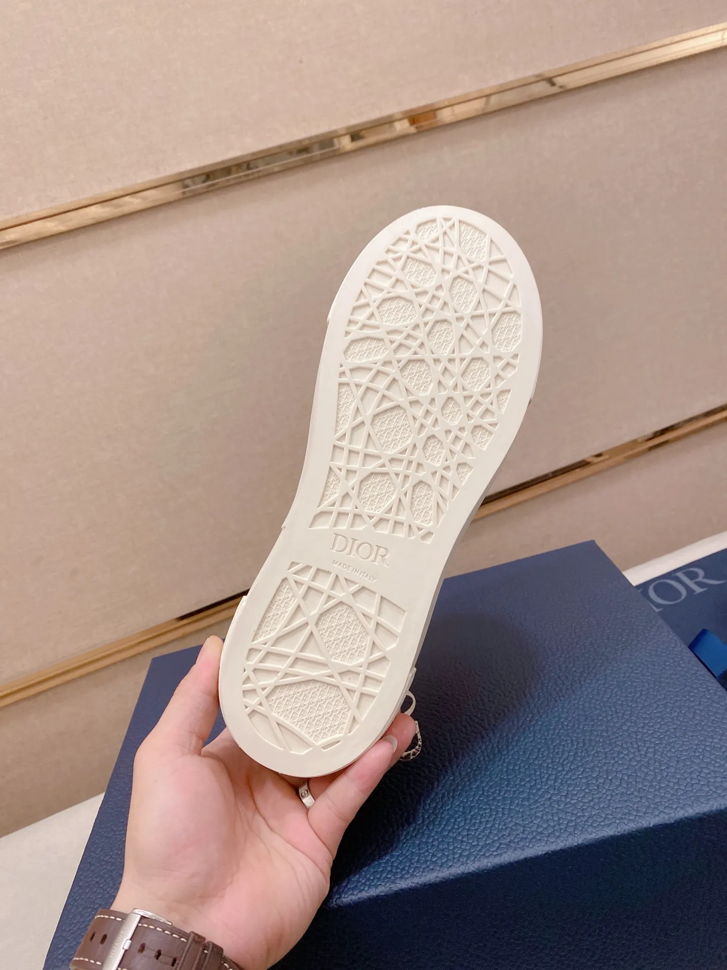 Factory price: 300 Men's shoes 💰[Dior·Dior] Top 🔍Couple style 💏🔍New casual sports style couple shoes, new four-season design, perfect workmanship, lace-up lazy style to create cabinet quality, upper: imported first-layer cowhide, sheepskin lining is soft and comfortable, ultra-light TPU wear-resistant outsole, simple, versatile fashion men's shoes, excellent color code number 35--44
